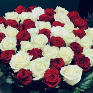 Bouquet roses blanches et rouges